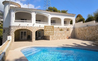 Beautiful and spacious Mediterranean villa with large terraces.